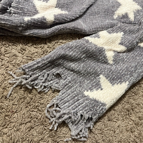 Star Patterned Sweater - Picture 3 of 8